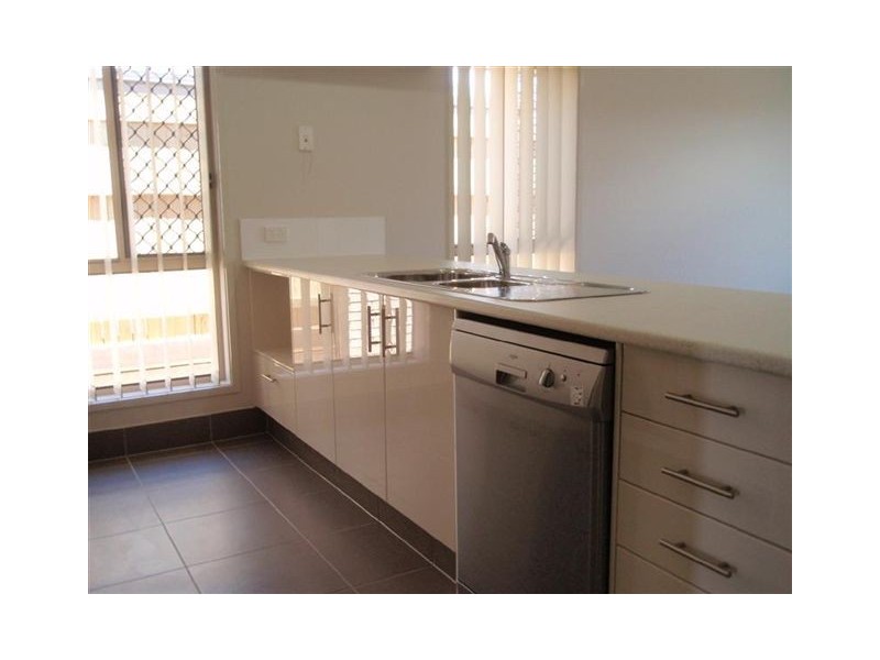 6 Chrysler Prd, North Lakes QLD 4509