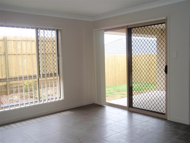 6 Chrysler Prd, North Lakes QLD 4509