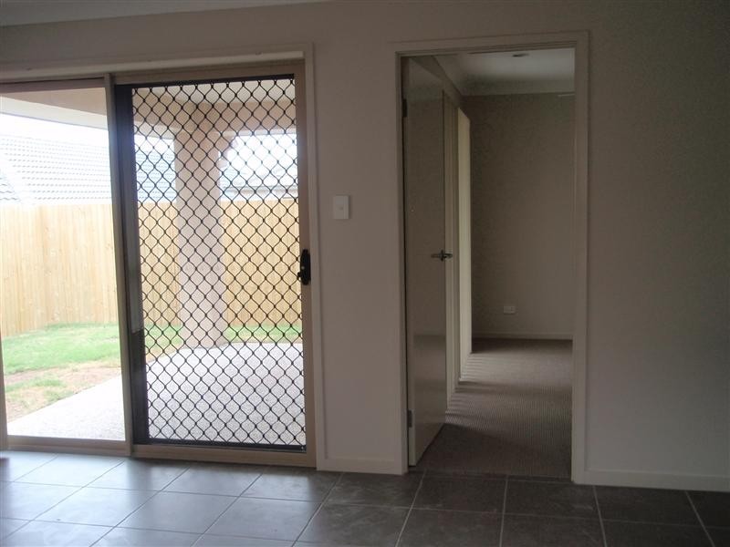 6 Chrysler Prd, North Lakes QLD 4509