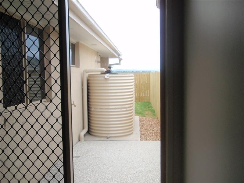 6 Chrysler Prd, North Lakes QLD 4509