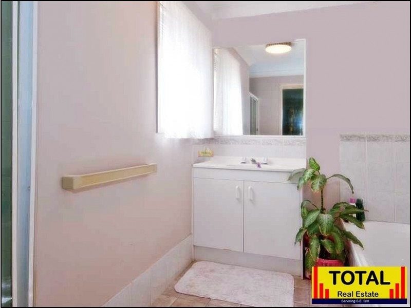 Edens Landing QLD 4207