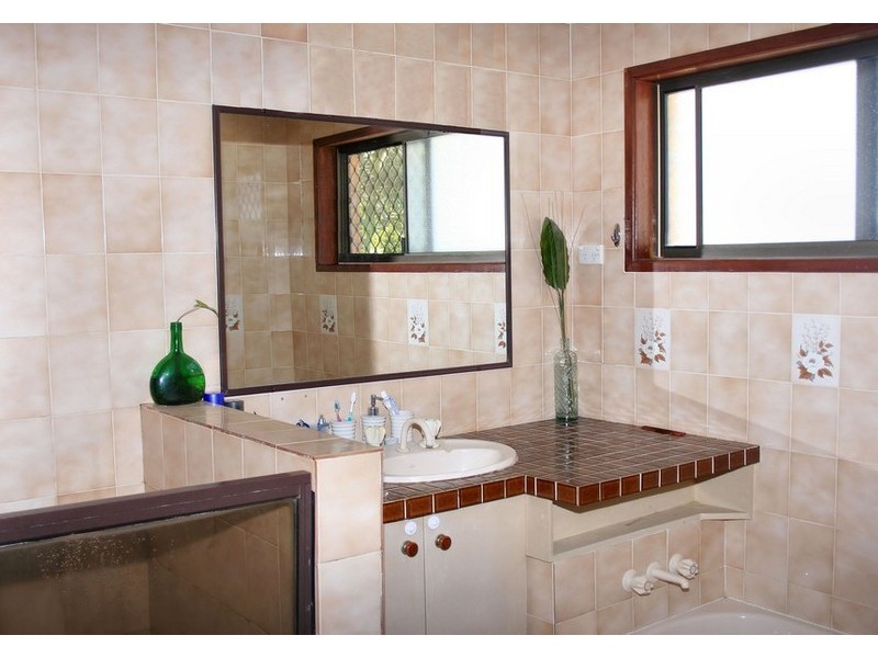 5 Clarendon St, Strathpine QLD 4500