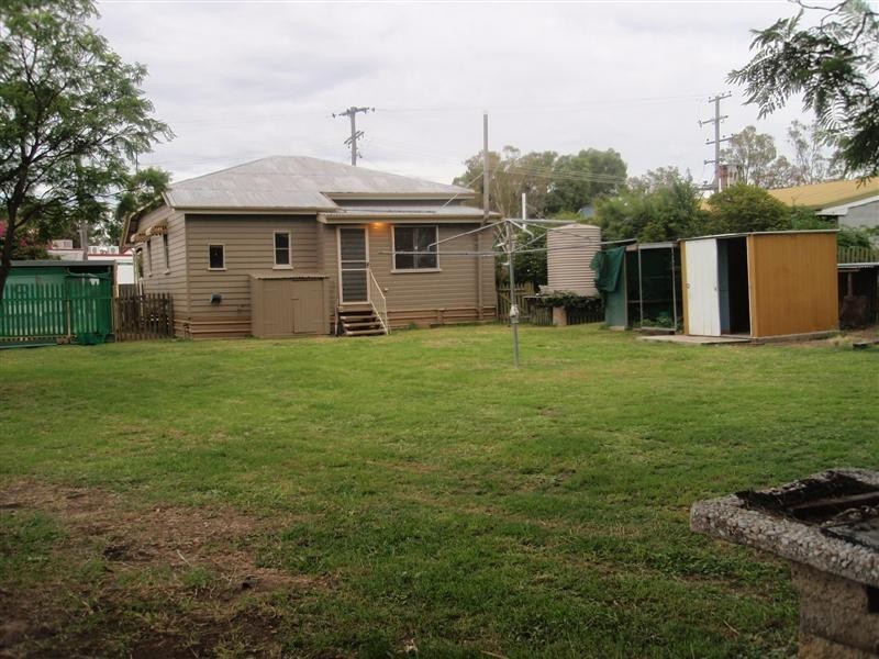 7 Alfred St, Millmerran QLD 4357