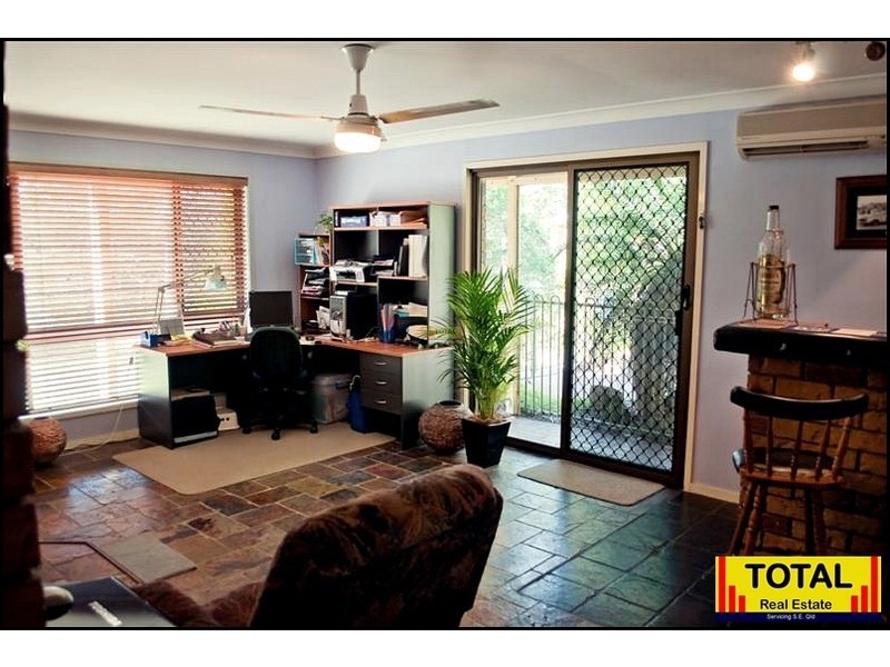 1 Albatross Street, Karalee QLD 4306