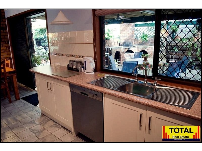 1 Albatross Street, Karalee QLD 4306