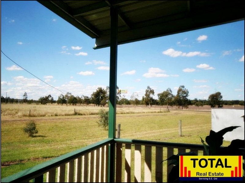 1 Baron Street, Jondaryan QLD 4403