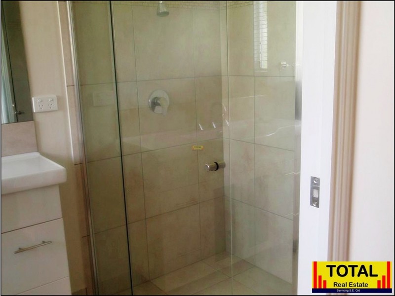 6 Renown Court, Cooloola Cove QLD 4580