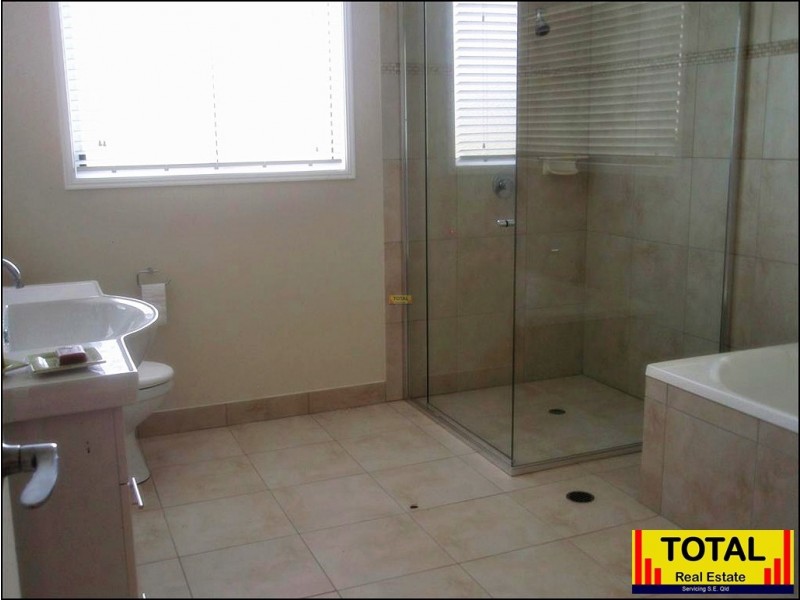 6 Renown Court, Cooloola Cove QLD 4580