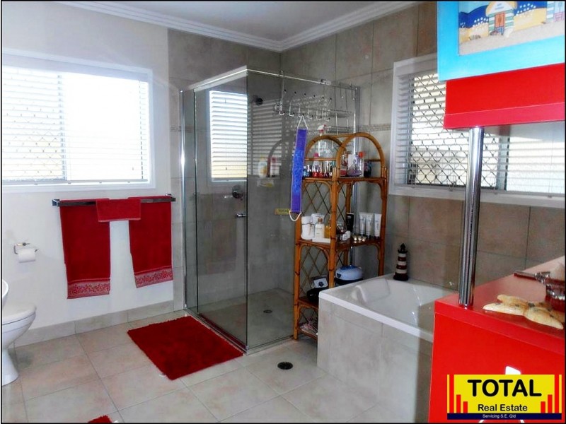 6 Renown Court, Cooloola Cove QLD 4580