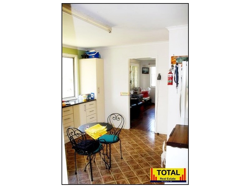 213 Malar Cres, Nanango QLD 4615