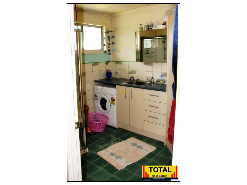 213 Malar Cres, Nanango QLD 4615