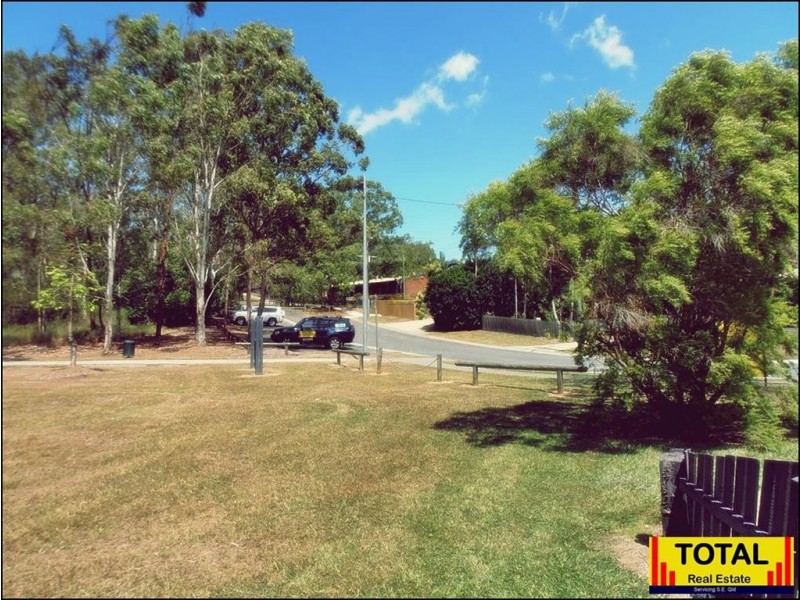 33 Brittainy Street, Petrie QLD 4502