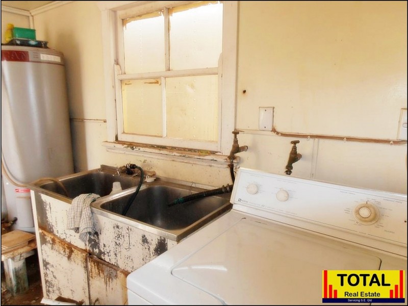 66 Burrowes Street, Surat QLD 4417