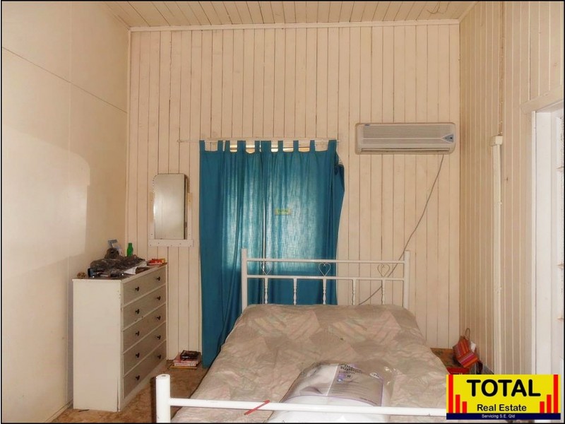 66 Burrowes Street, Surat QLD 4417