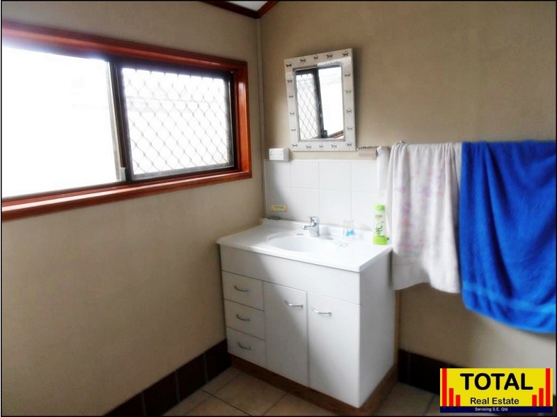 66 Burrowes Street, Surat QLD 4417