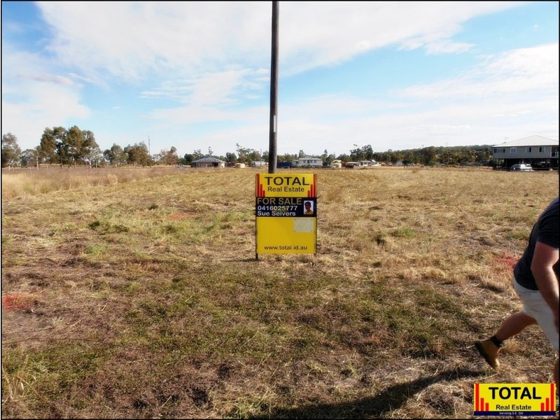 4 Earl Street, Jondaryan QLD 4403