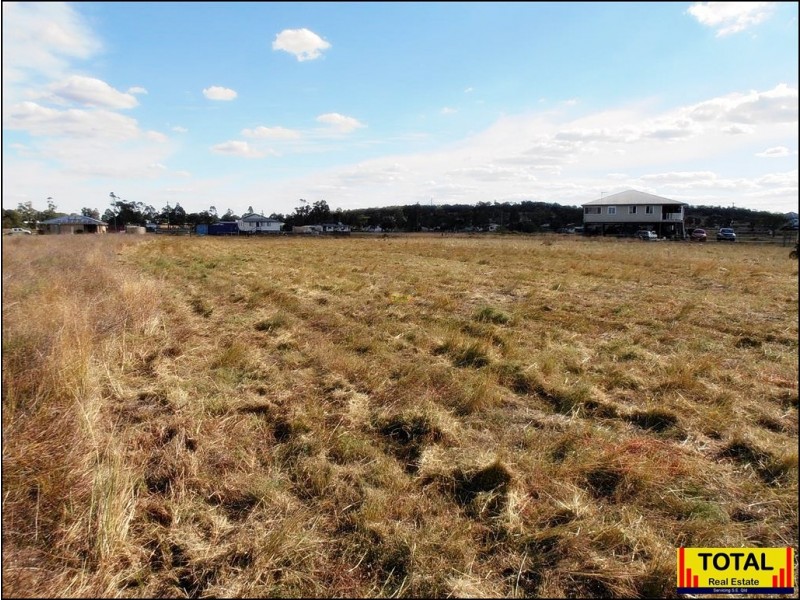 33 Earl Street, Jondaryan QLD 4403