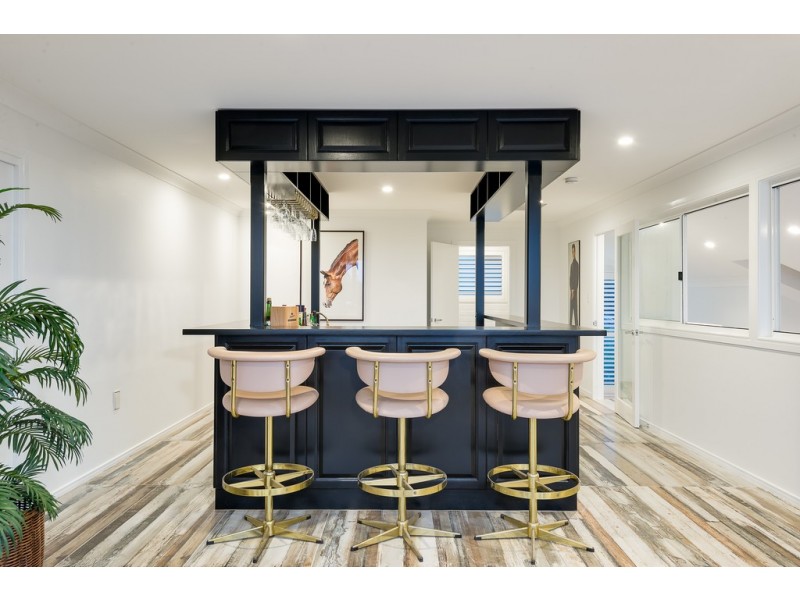 7 Satinwood Court, Bardon QLD 4065