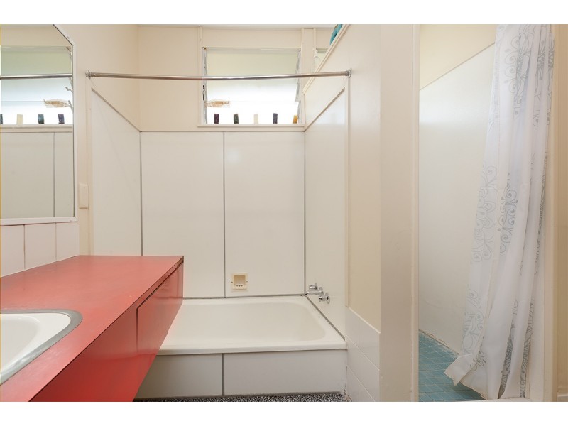 147 Milsom Street, Norman Park QLD 4170