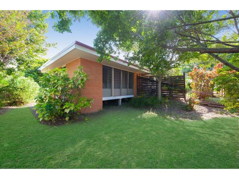 147 Milsom Street, Norman Park QLD 4170