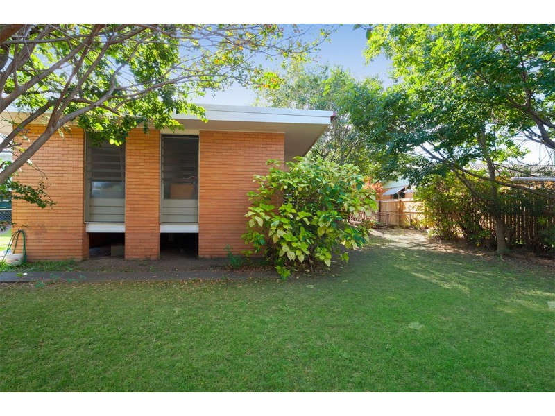 147 Milsom Street, Norman Park QLD 4170