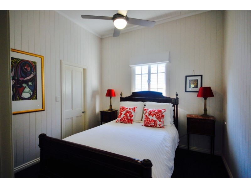 4 Govett Avenue, Hawthorne QLD 4171