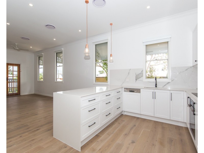 8 Peterson Street, Woolloongabba QLD 4102