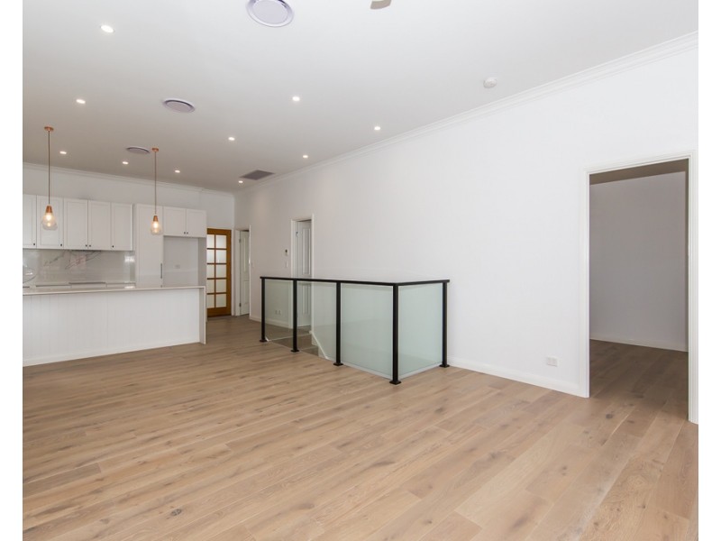 8 Peterson Street, Woolloongabba QLD 4102