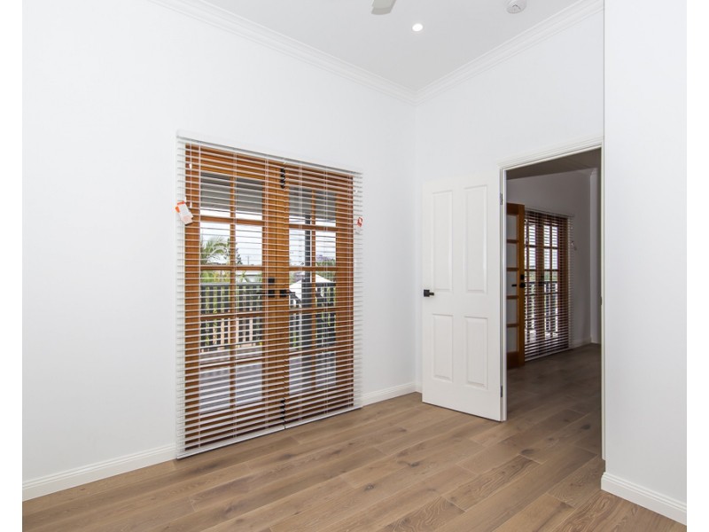 8 Peterson Street, Woolloongabba QLD 4102