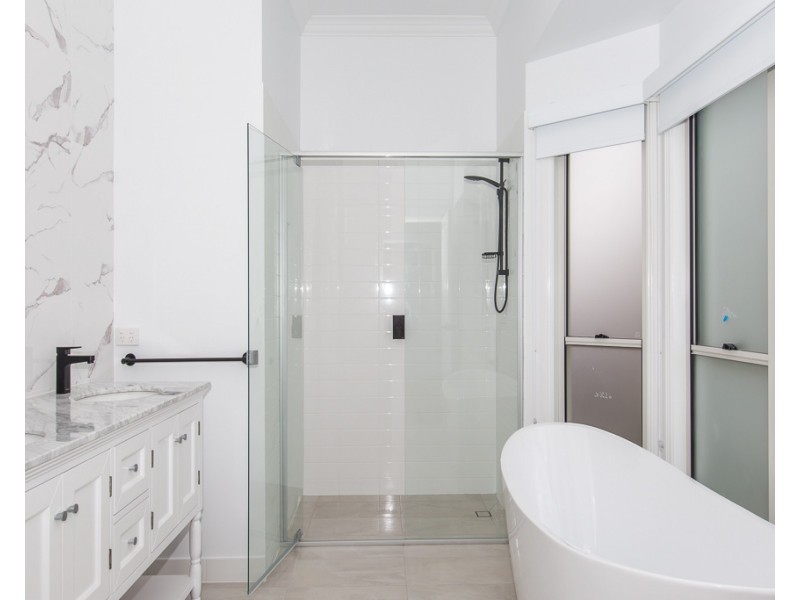 8 Peterson Street, Woolloongabba QLD 4102