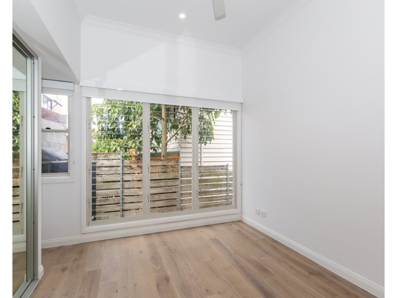 8 Peterson Street, Woolloongabba QLD 4102