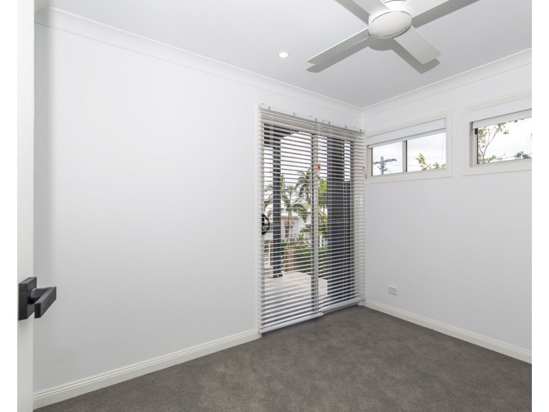 8 Peterson Street, Woolloongabba QLD 4102