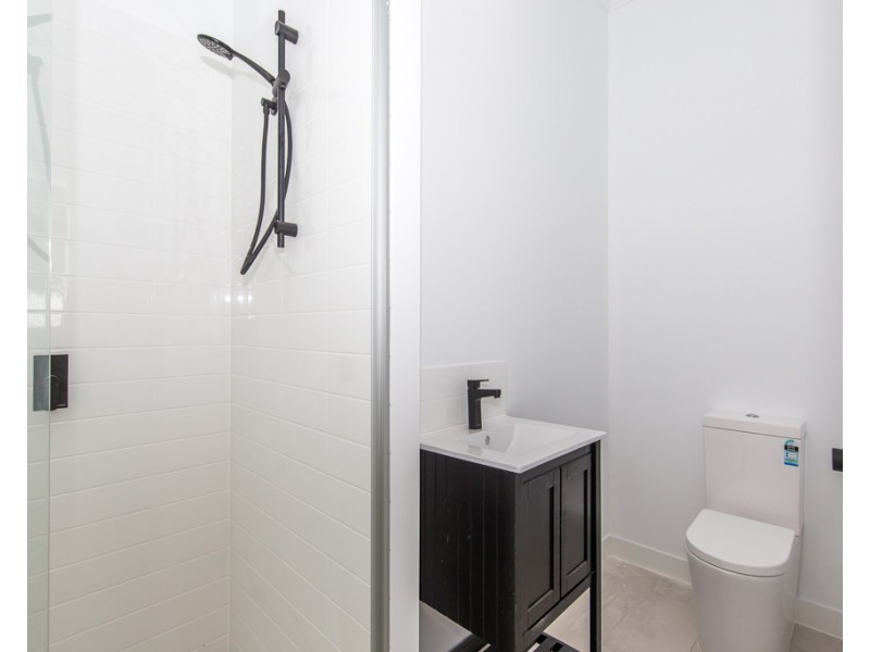 8 Peterson Street, Woolloongabba QLD 4102