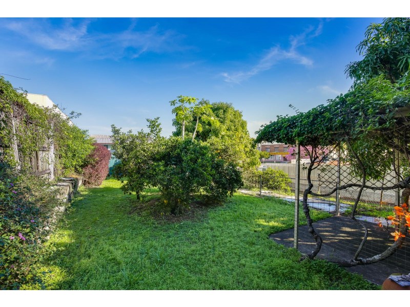 4 Abingdon Street, Woolloongabba QLD 4102