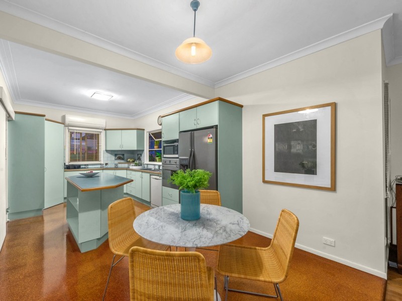 17 Gill Street, Holland Park QLD 4121