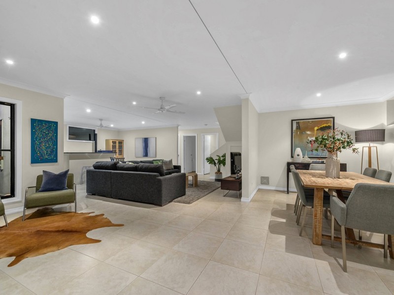 17 Gill Street, Holland Park QLD 4121
