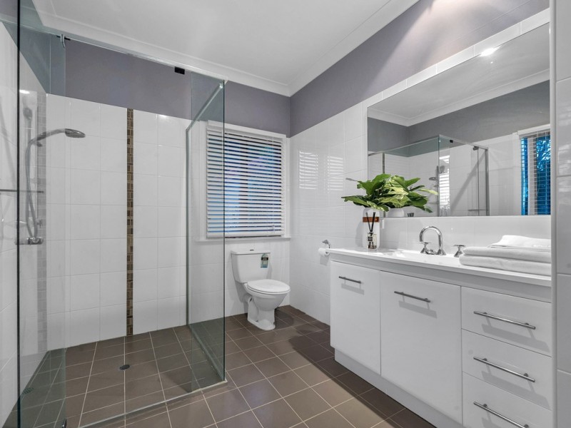 17 Gill Street, Holland Park QLD 4121