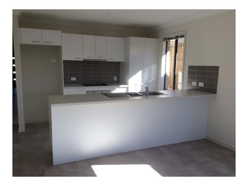 11 Maynard Street, Silkstone QLD 4304