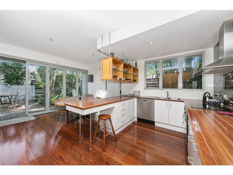 6 Fraser Terrace, Highgate Hill QLD 4101