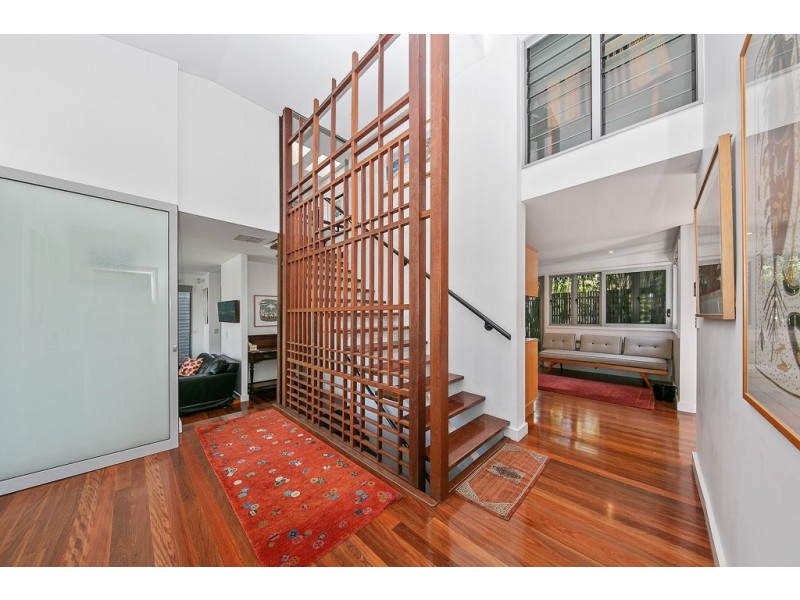 6 Fraser Terrace, Highgate Hill QLD 4101