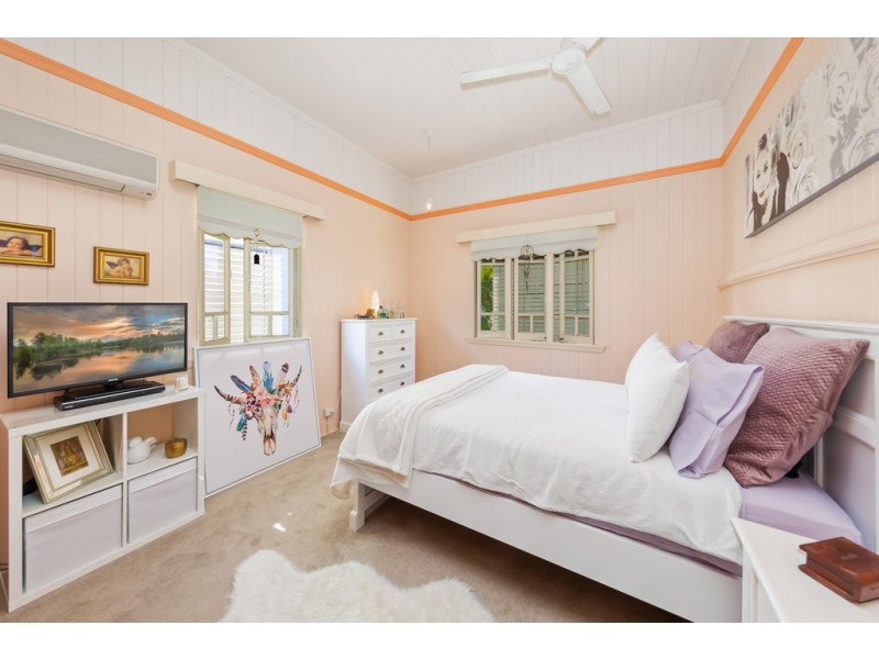 21 Seventh Avenue, Kedron QLD 4031