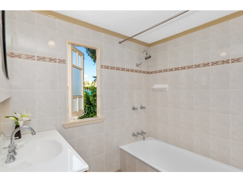 21 Seventh Avenue, Kedron QLD 4031