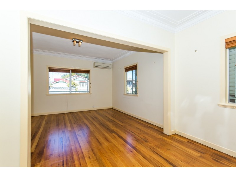 37 Stimpson Street, Fairfield QLD 4103