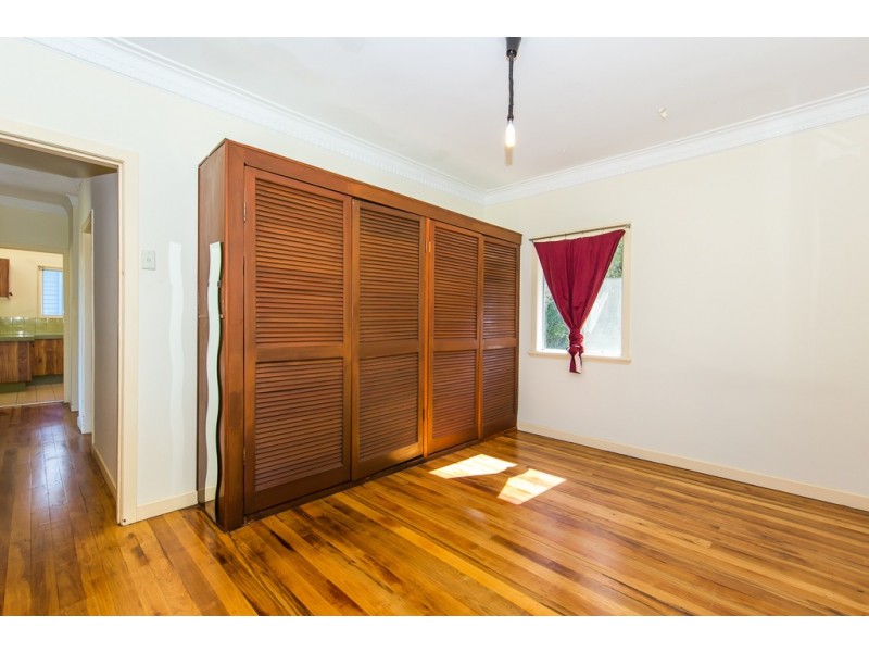 37 Stimpson Street, Fairfield QLD 4103