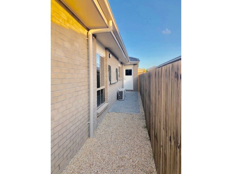 77 Fountain Street, Pimpama QLD 4209