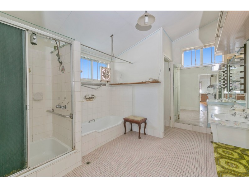 11 Peterson Street, Woolloongabba QLD 4102