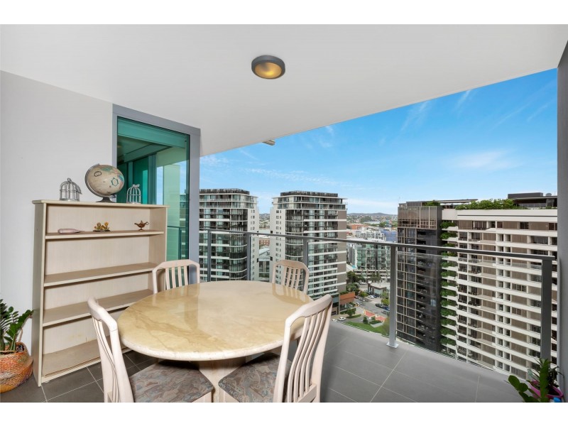 1709/30 Festival Place, Newstead QLD 4006