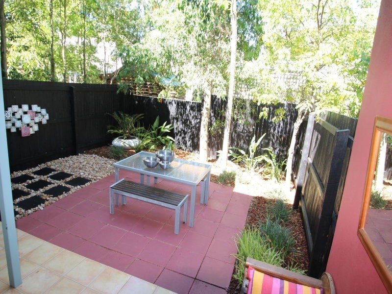 4/34 Warren Street, St Lucia QLD 4067