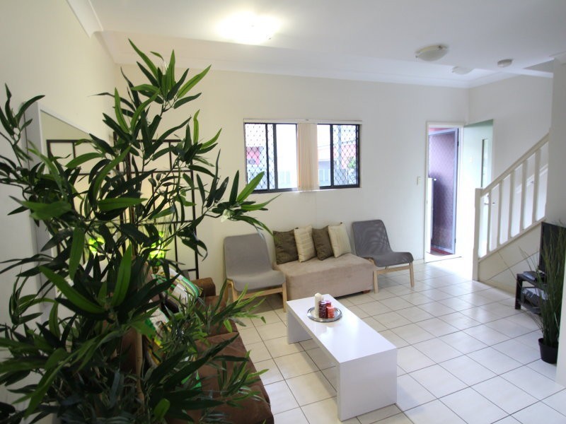 4/34 Warren Street, St Lucia QLD 4067