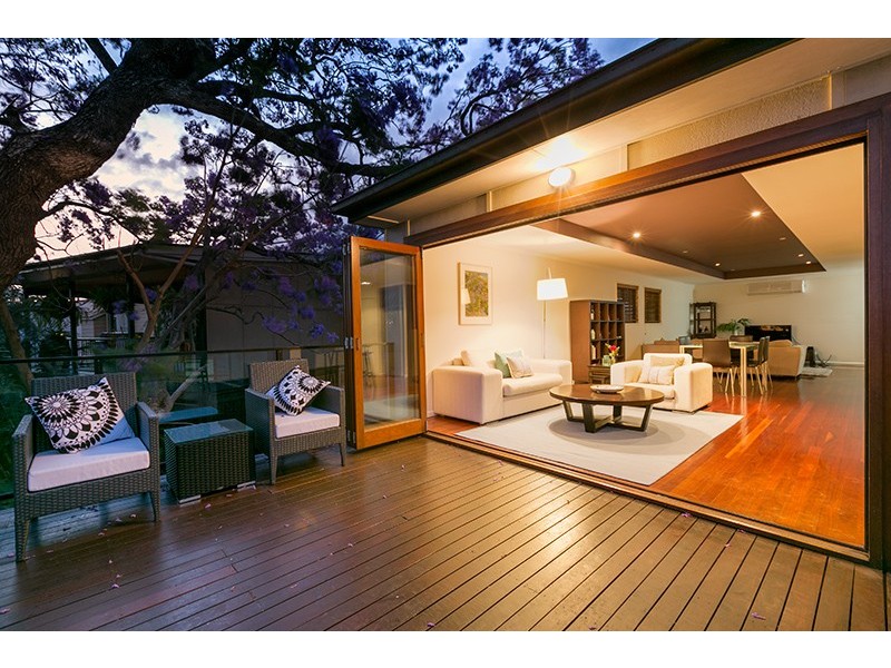 8 Simpsons Road, Bardon QLD 4065